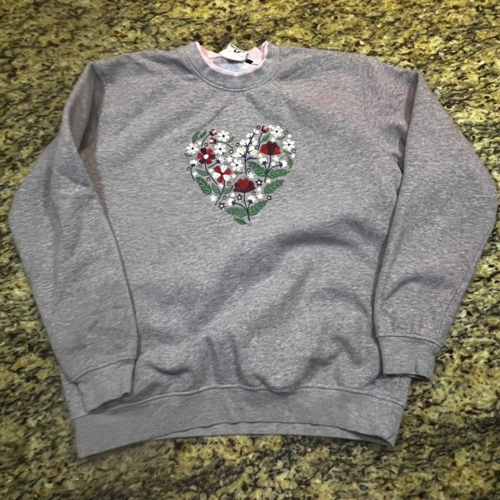 King Universal Grey Floral Heart Embroidered Sweatshirt Pink Collar Womens Large